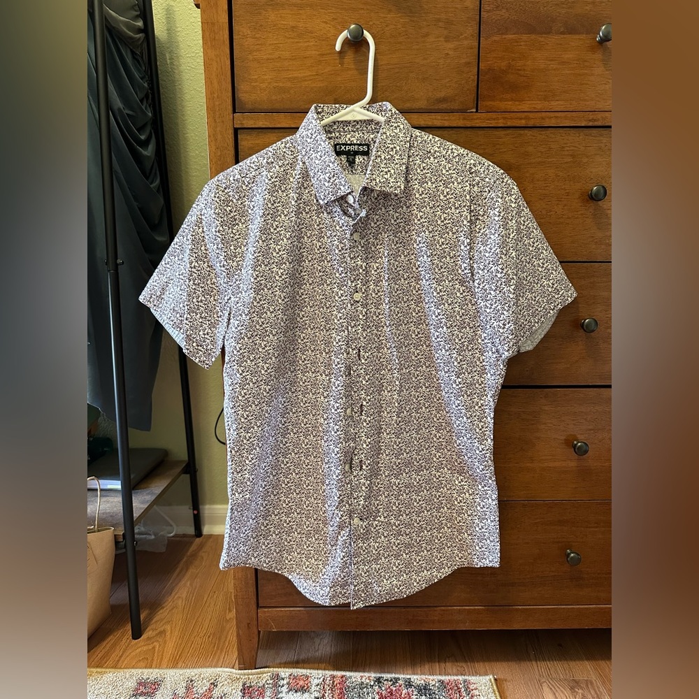 Express Button Up Short Sleeve Button-up Shirt (Medium)
